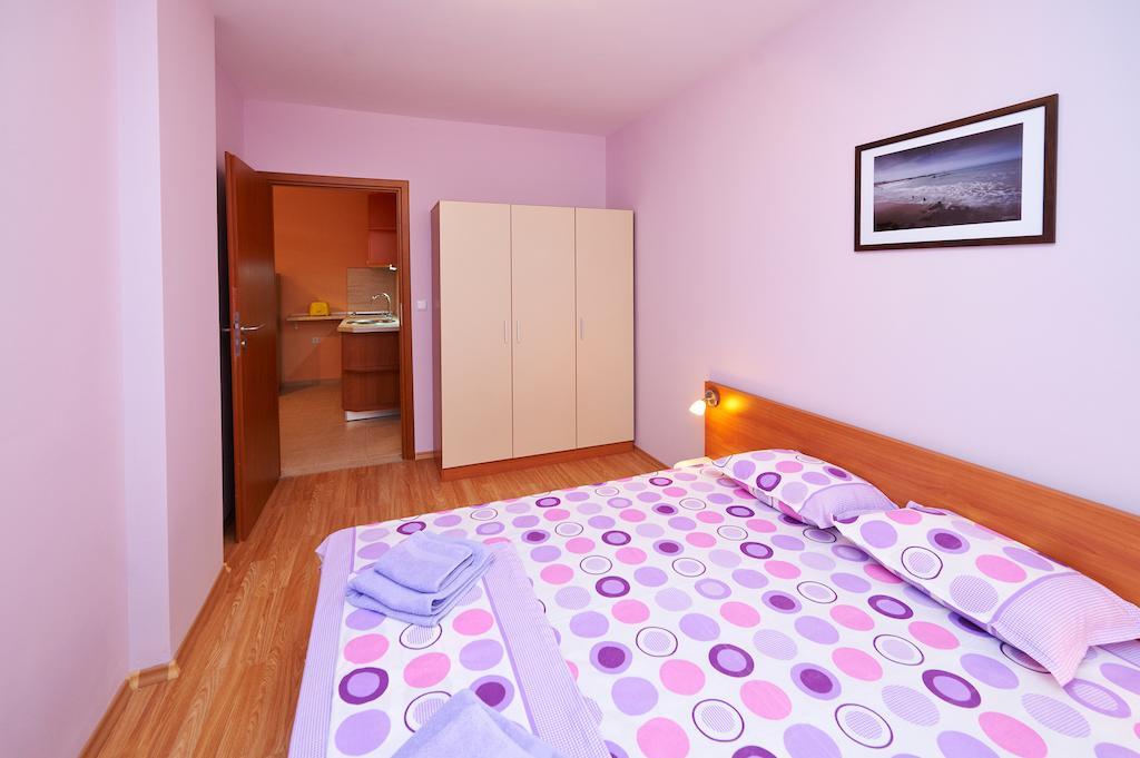 Apartments Dimitrovi Pomorie Habitación foto