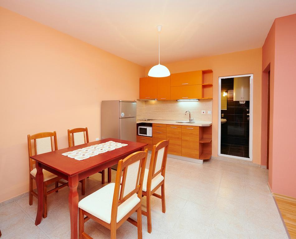 Apartments Dimitrovi Pomorie Habitación foto